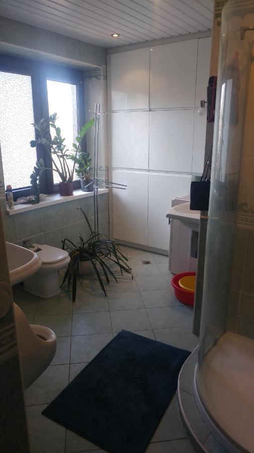 Pokoj W Domu Z Duzym Ogrodem Kraków Exteriör bild